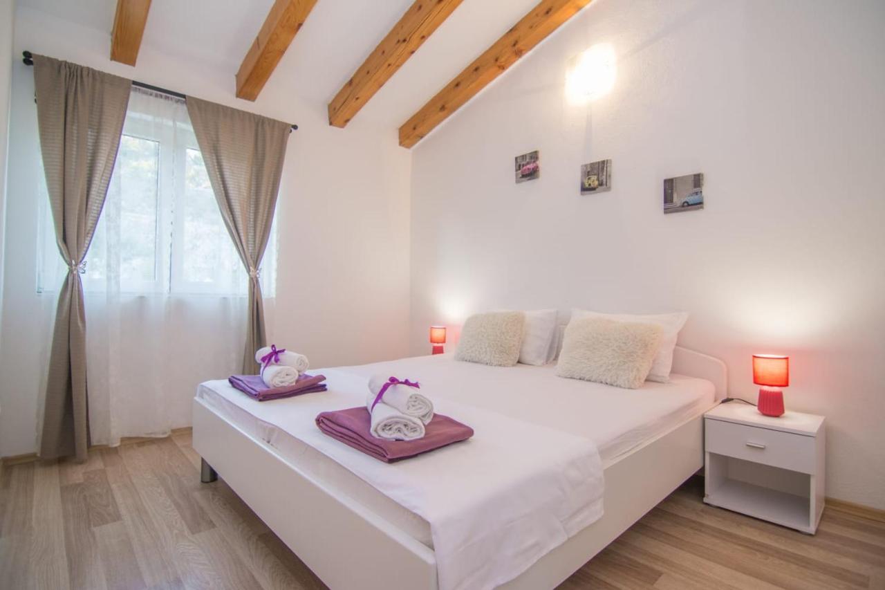 Village Holiday Apartman With Heated Pool Maslina Kostanje Kültér fotó